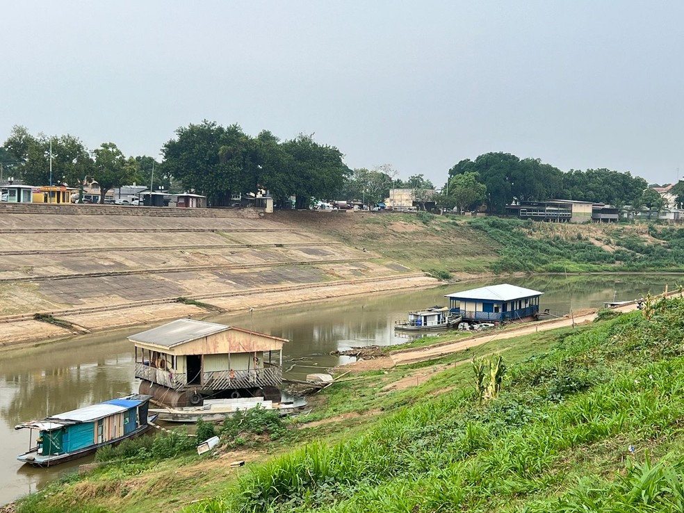 Rio Acre, em Rio Branco, se aproxima da menor cota da história desde 1971 — Foto: Vitória Guimarães/Rede Amazônica