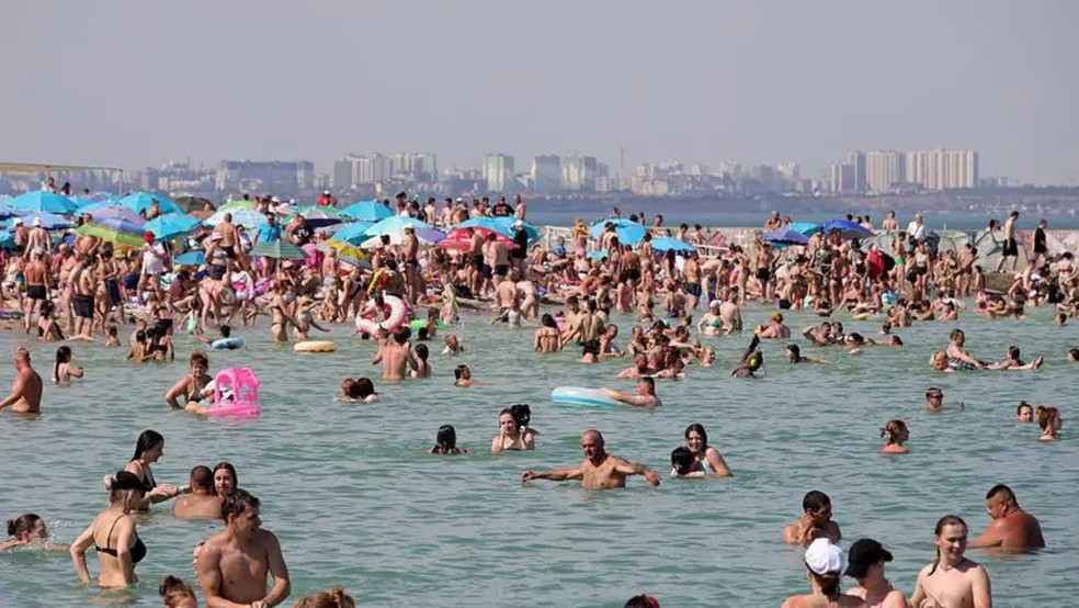 Alguns trechos da praia de Odessa são protegidos contra minas marítimas — Foto: Getty Images