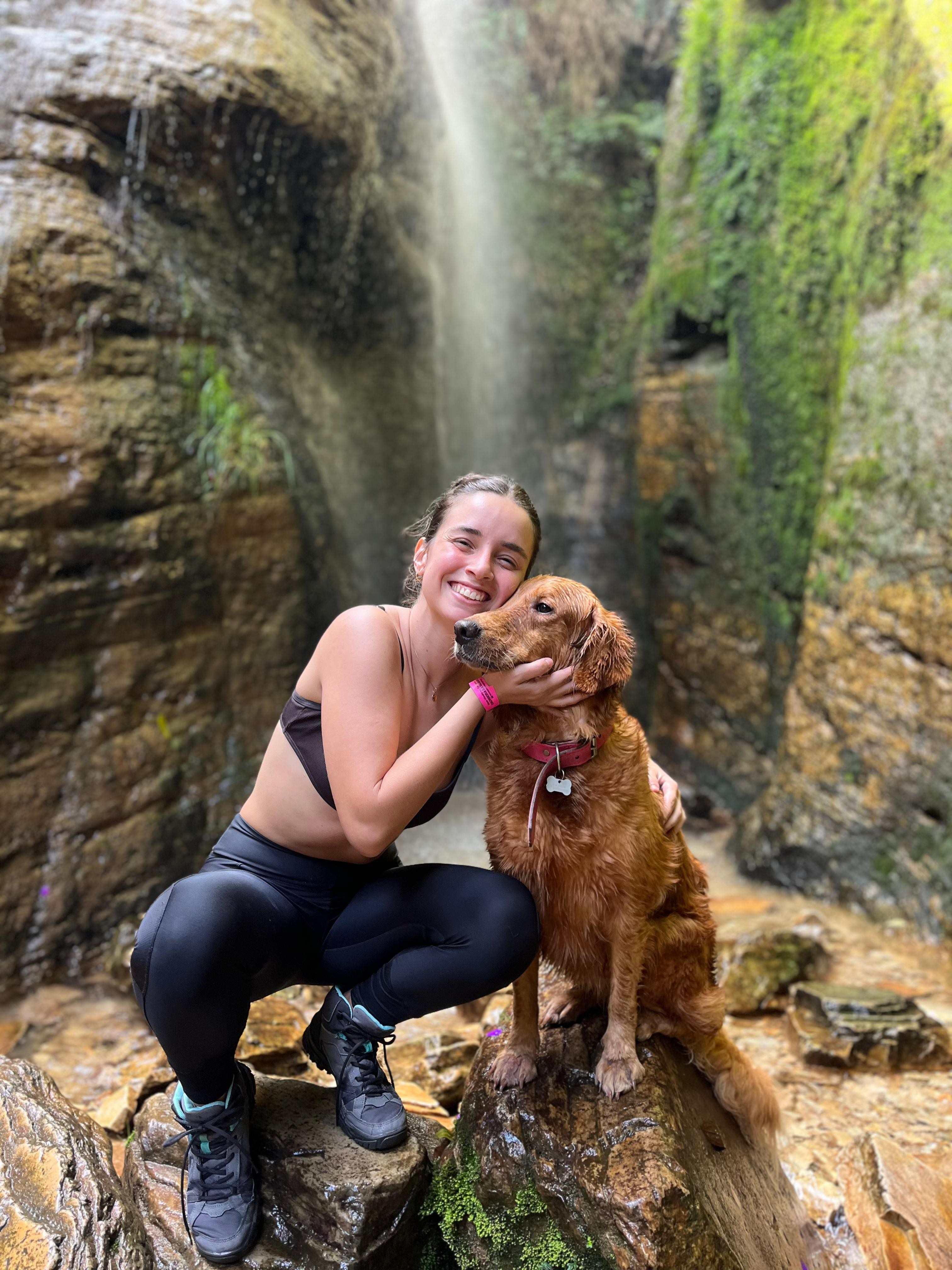 Jovem larga emprego para viajar pelo Brasil ao lado de pet em carro popular e quer chegar ao Peru 