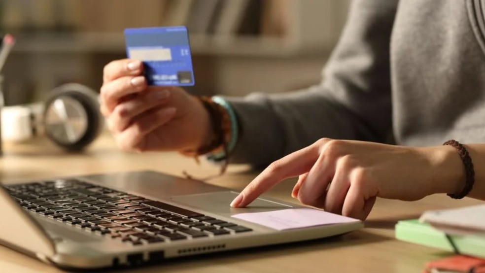 No Brasil, são mais de 620 milhões de ofertas para dívidas com bancos, financeiras, empresas de água, luz, gás, operadoras de telefonia e outros segmentos. — Foto: Reprodução/Serasa