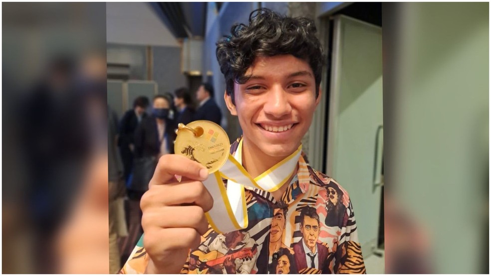 Aos 16 anos, cearense Matheus Alencar de Moraes vence medalha de ouro na Olimpíada Internacional de Matemática — Foto: Arquivo pessoal