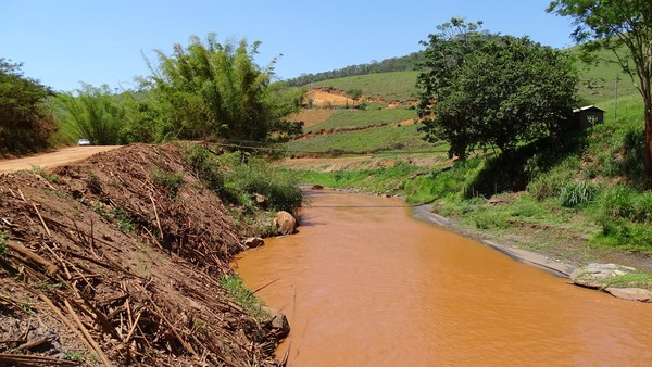 G1 - Pearl Jam vai doar US$ 100 mil para atingidos pela tragédia em Mariana  - notícias em Desastre Ambiental em Mariana