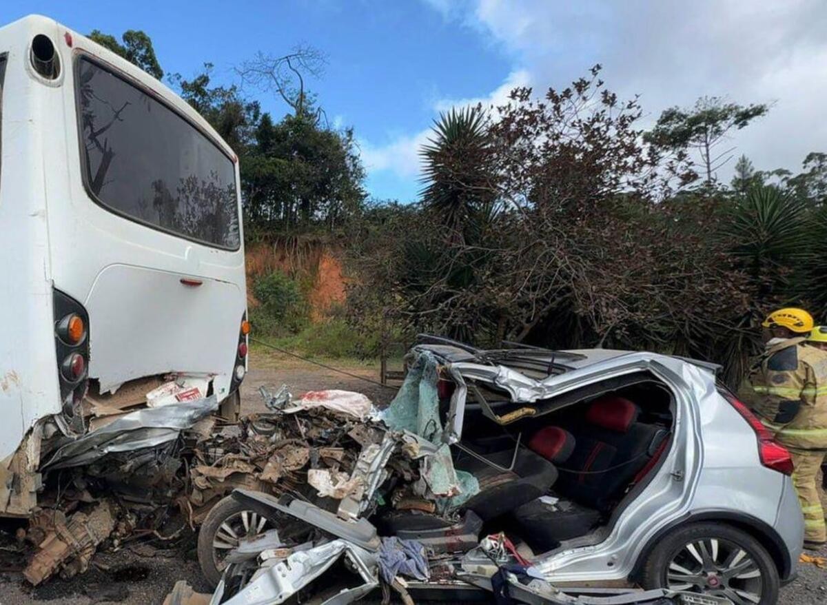 Acidente entre carro e ônibus mata dois e deixa outros dois feridos na BR-040 em MG