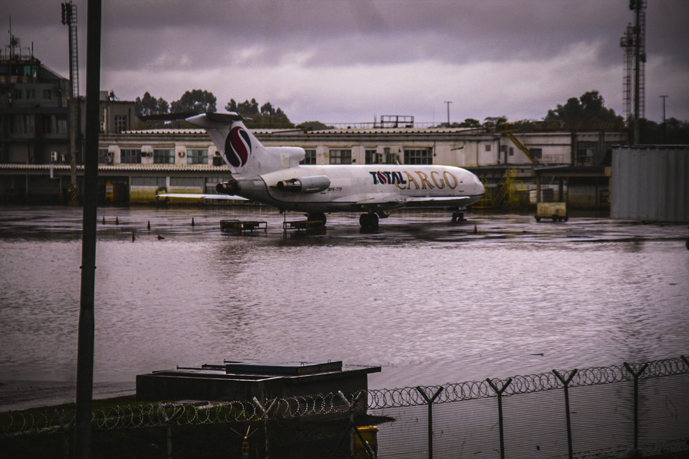 Vista do Aeroporto Internacional Salgado Filho de Porto Alegre, no Rio Grande do Sul, nesta segunda-feira, 03 de junho de 2024, que ainda com muitos pontos de alagamento. — Foto: GILMAR ALVES /ASI/ESTADÃO CONTEÚDO