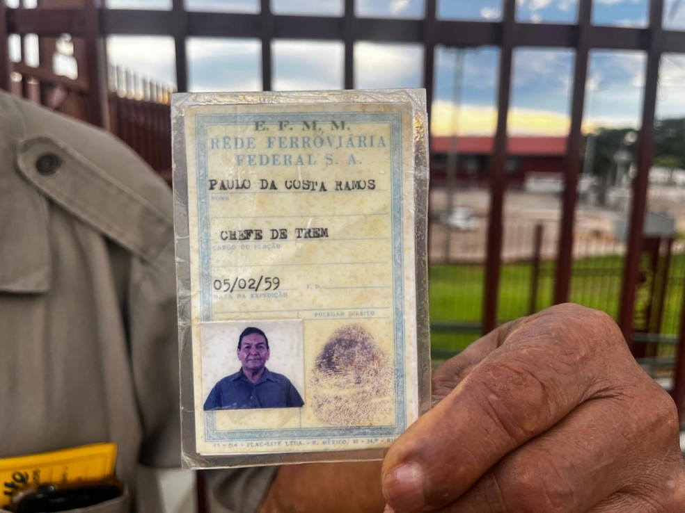 Carteira de trabalho e identificação de ferroviário de Paulo da Costa — Foto: Emily Costa/g1 RO