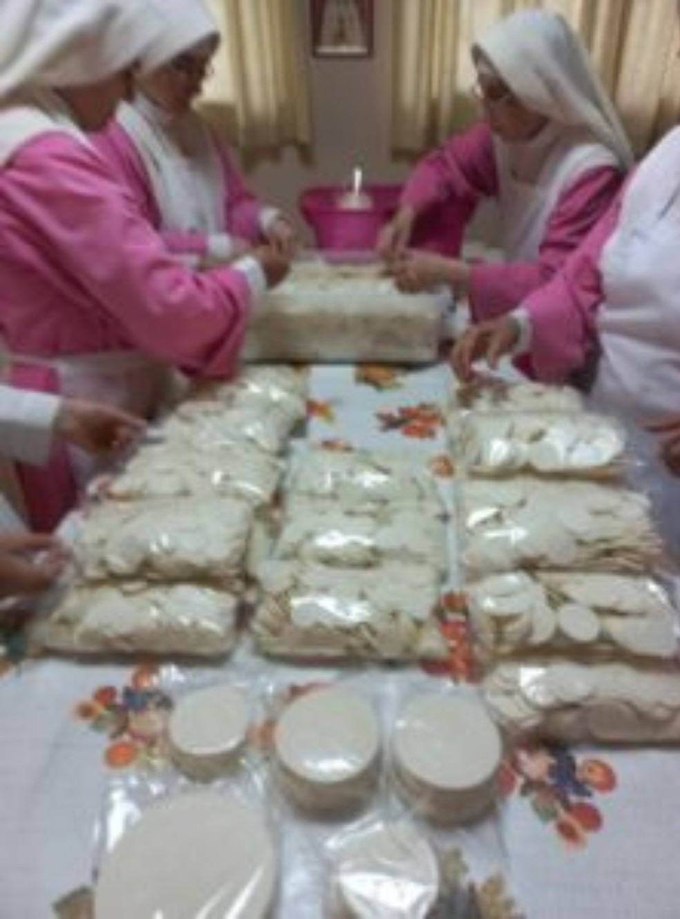Freiras produzem hóstias no Convento Nossa Senhora do Cenáculo — Foto: Convento Nossa Senhora do Cenáculo