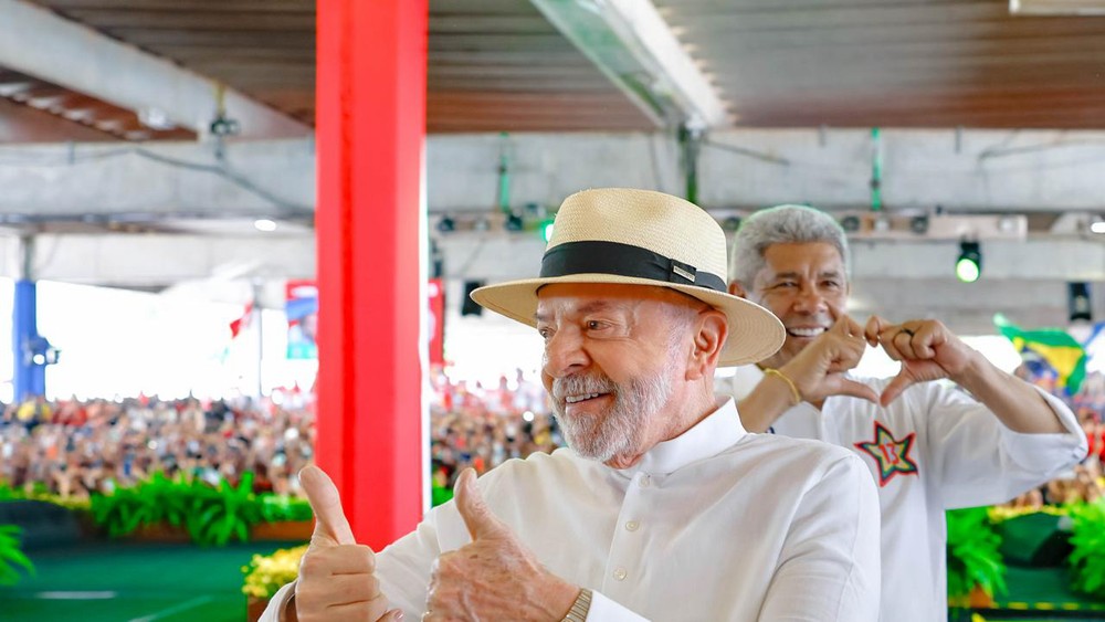 Lula pede votos para si e para aliados em convenção partidária na Bahia