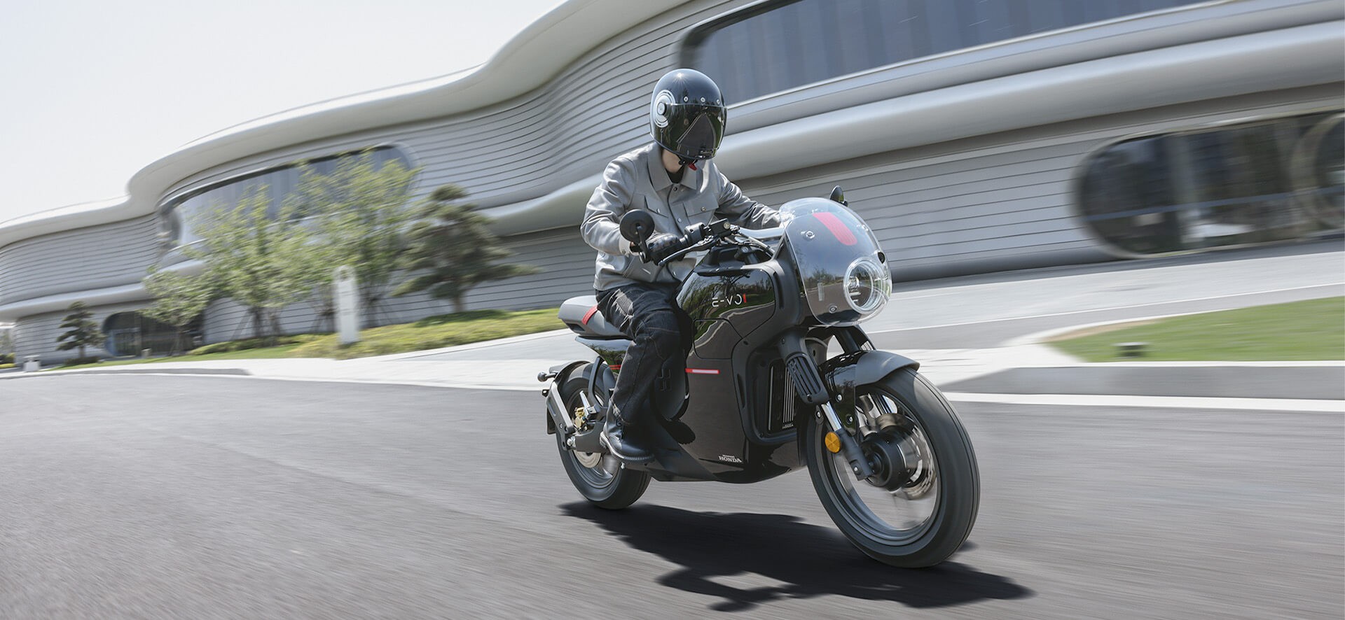 Honda lança sua primeira moto elétrica na China, que pode chegar a 120 km/h