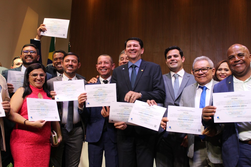 MPC-PE pede suspensão do aumento salarial dos vereadores, prefeito, vice-prefeito e secretários de Petrolina — Foto: Diana Silva/g1 Petrolina