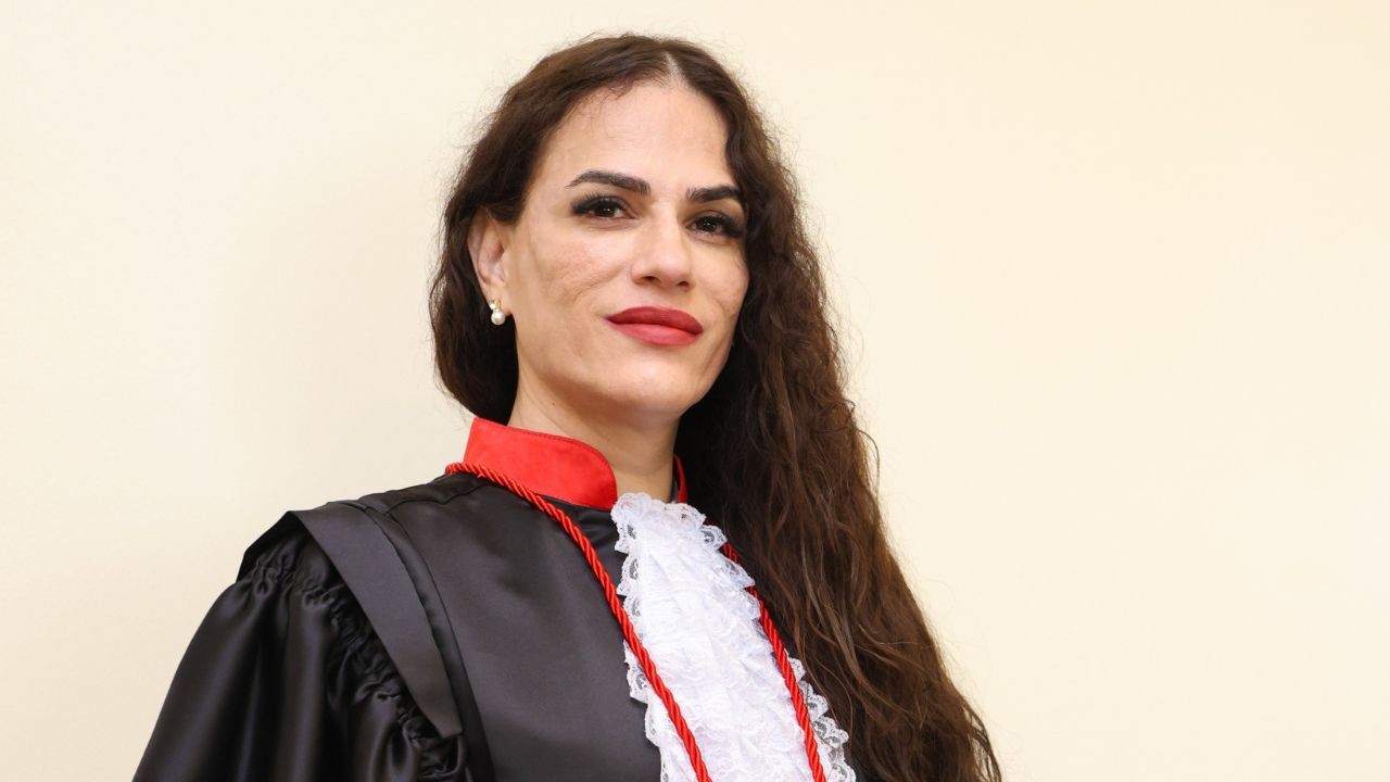 Professora e pesquisadora: conheça a trajetória de Fabi Pilate, primeira promotora trans do Brasil que tomará posse no AM