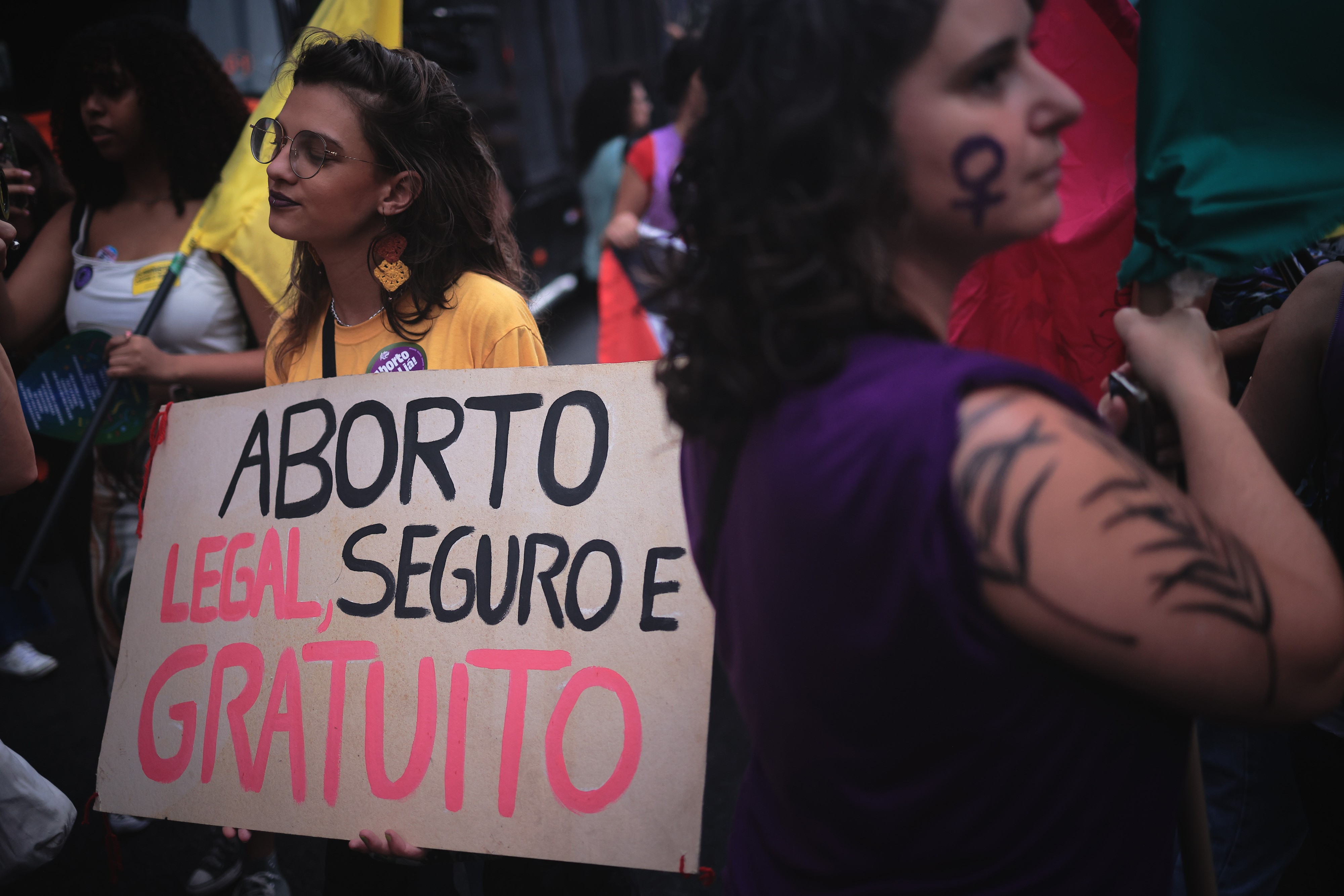 Aborto, assistolia e feticídio: o que está em jogo na resolução do CFM que trava atendimento a vítima de estupro