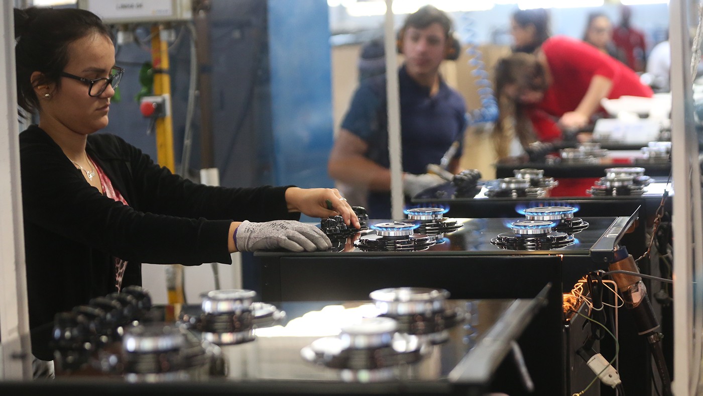 Indústria do Paraná sentem apagão de trabalhadores e aceleram corrida por automação no Paraná