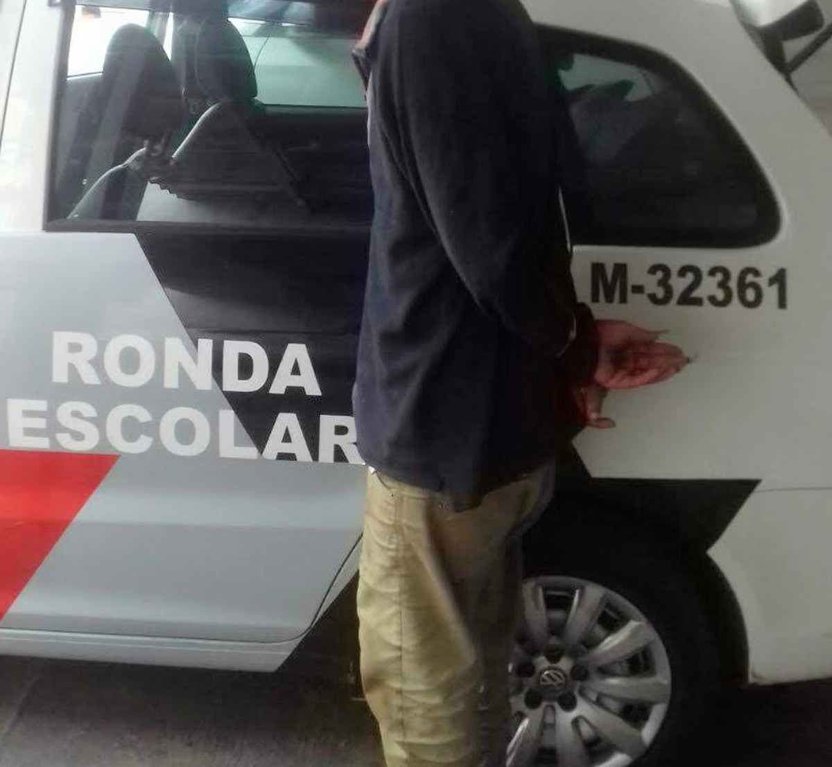 Flagrada se masturbando