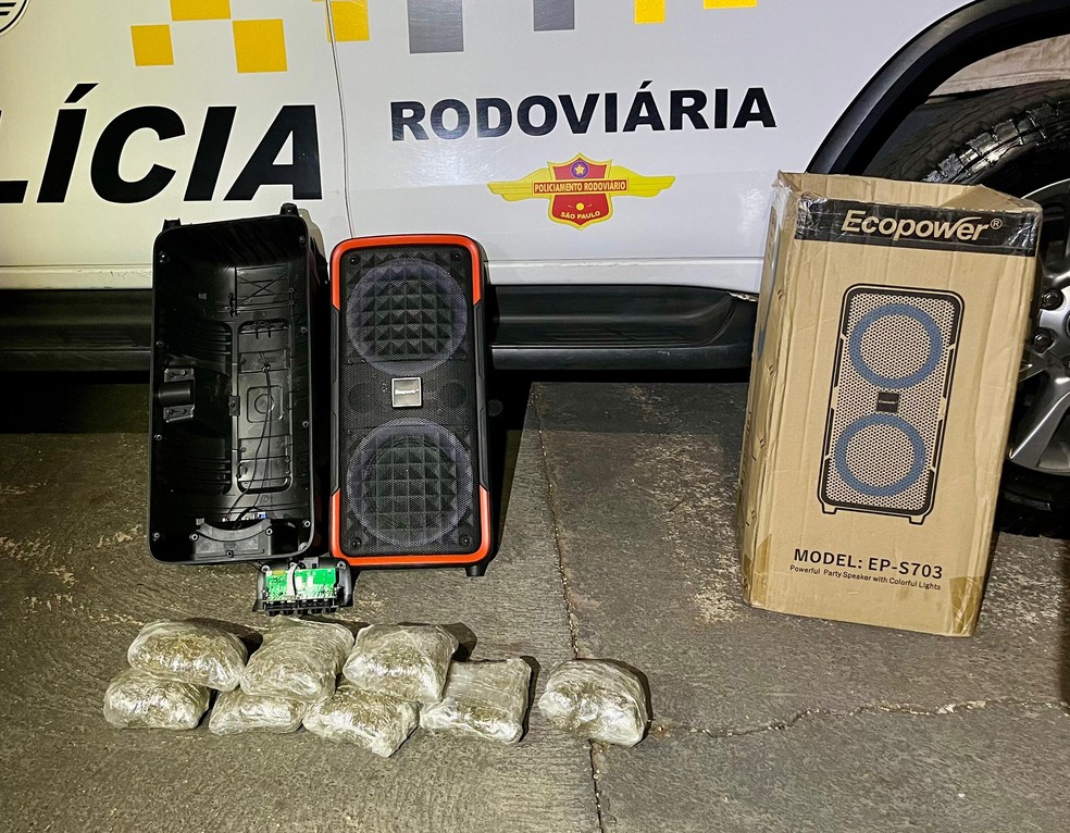 Fiscalização encontra porções de haxixe em caixa de som, em Presidente Epitácio (SP) — Foto: Polícia Rodoviária