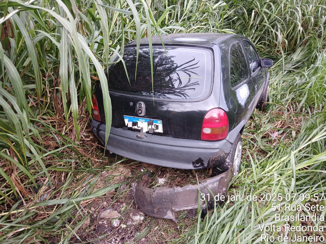 Motorista de carro é assassinado a tiros enquanto dirigia em Volta Redonda