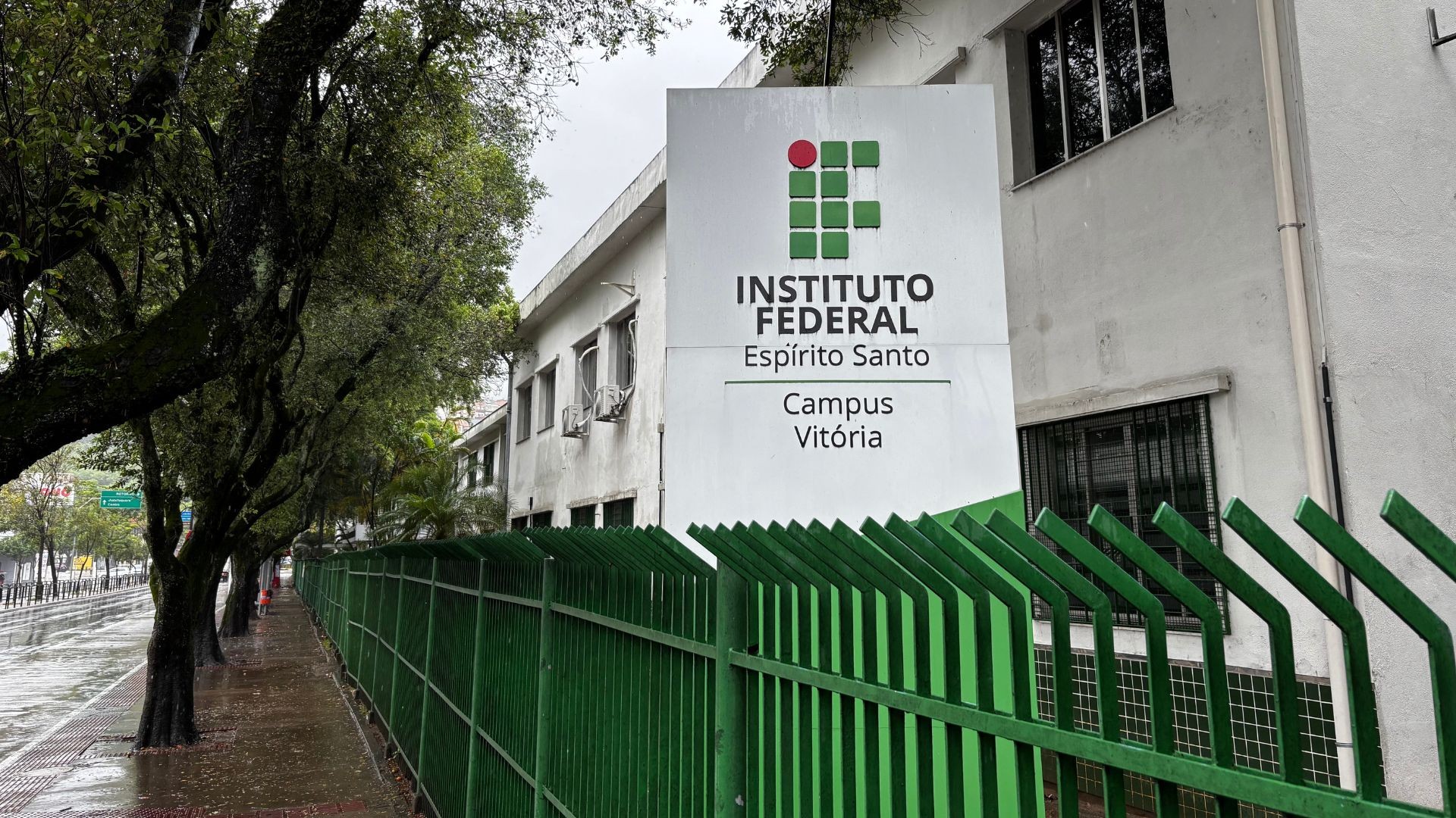 Ifes oferece 1.000 vagas em curso preparatório de graça para estudantes com bolsa de R$ 200; saiba como participar