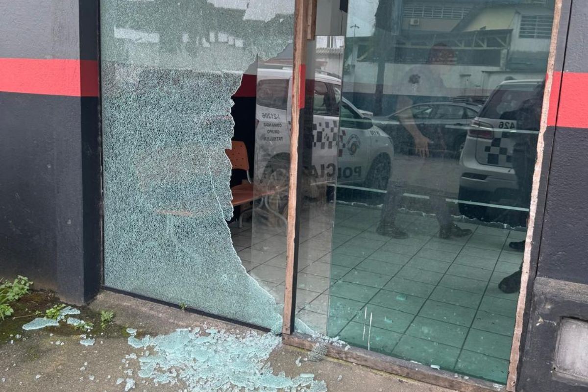 Base da Polícia Militar é alvo de ataque em Guarujá, SP 