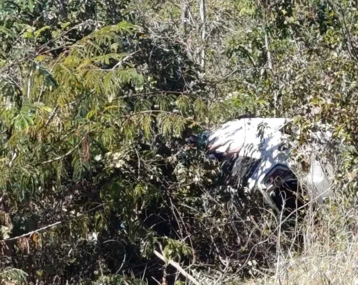 Homem morre após carro capotar na MGC-654, em Brasília de Minas
