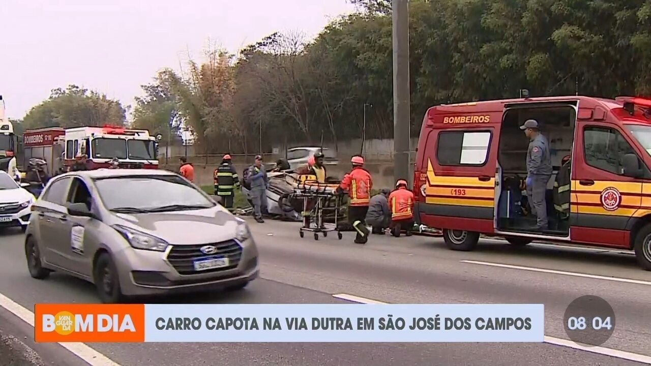 Quatro ficam feridos após carro capotar na Dutra, em São José dos ...