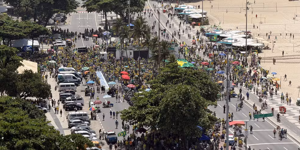 Ato 'Acorda Brasil' em Copacabana — Foto: Reprodução/TV Globo