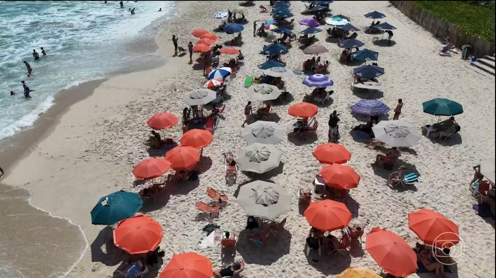 Day use é ofertado a banhistas na Barra da Tijuca — Foto: g1