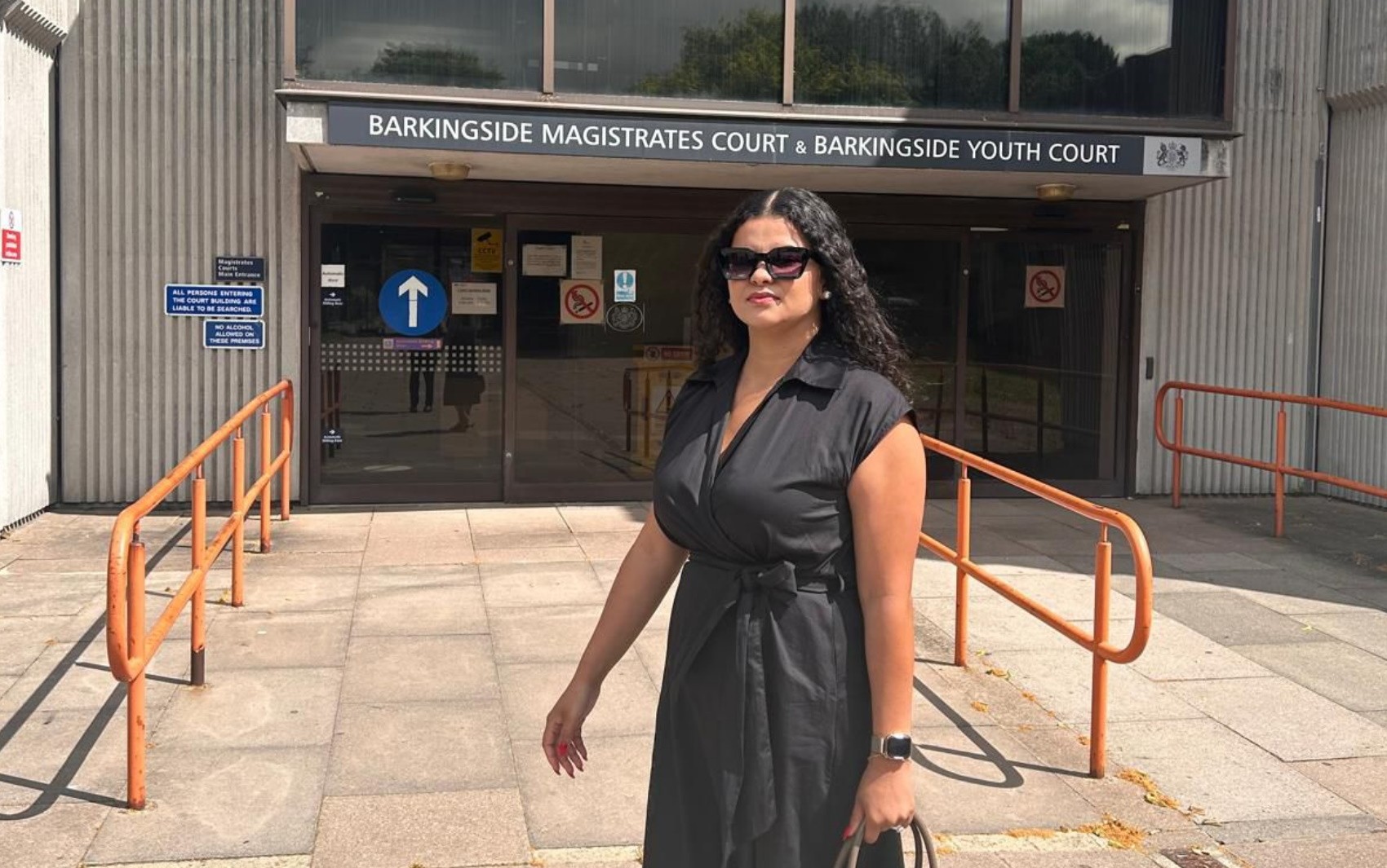 Empresária brasileira denuncia ter sido presa por engano na frente da família no aeroporto de Londres