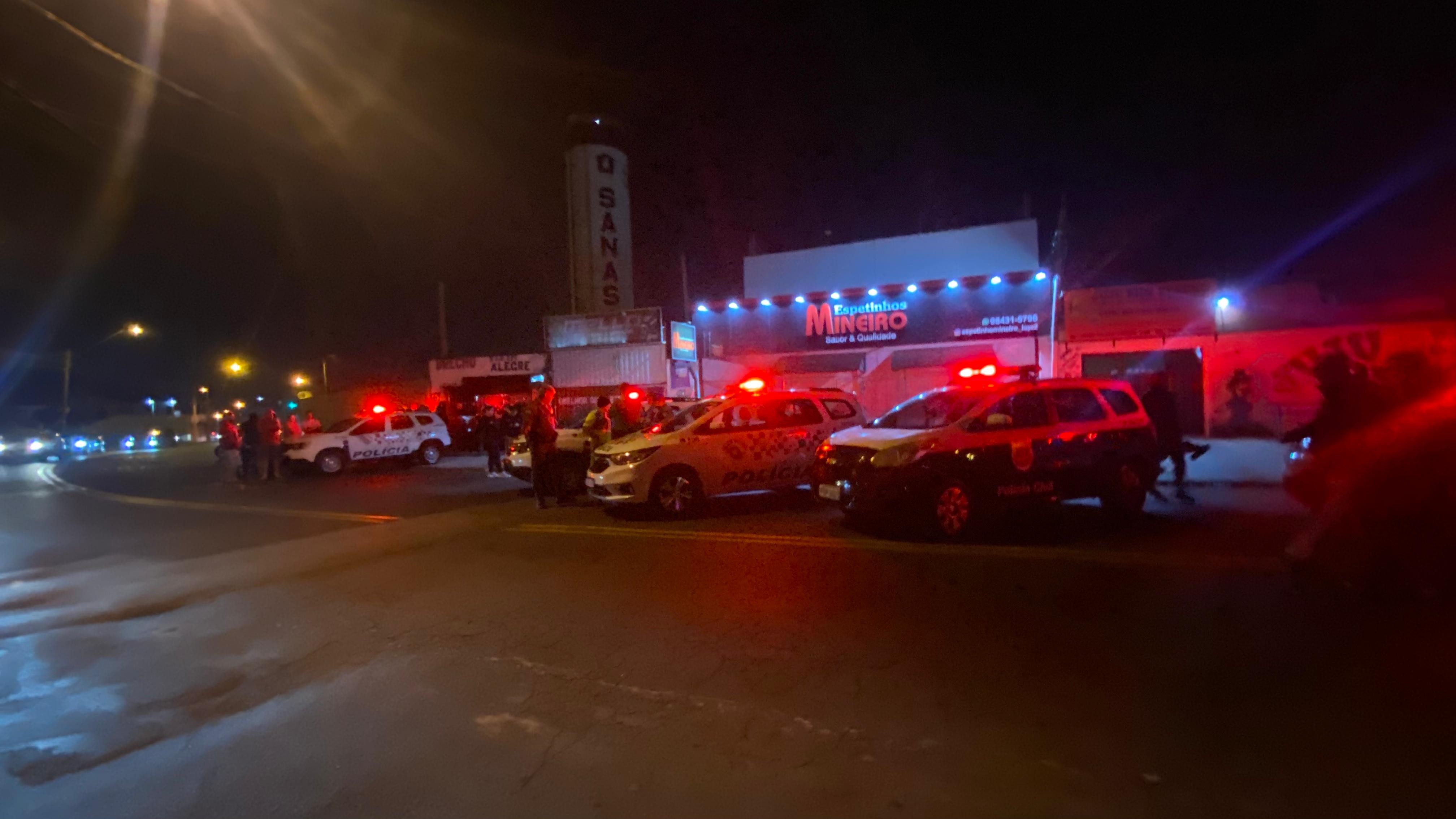 VÍDEO: câmera de segurança registra momentos após motociclista ser atingido no pescoço por linha com cerol, em Campinas 