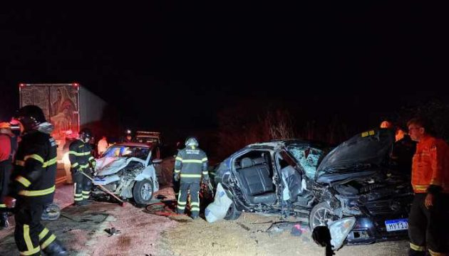 Acidente entre dois carros de passeio e caminhão deixa uma pessoa morta na BR-427 no RN