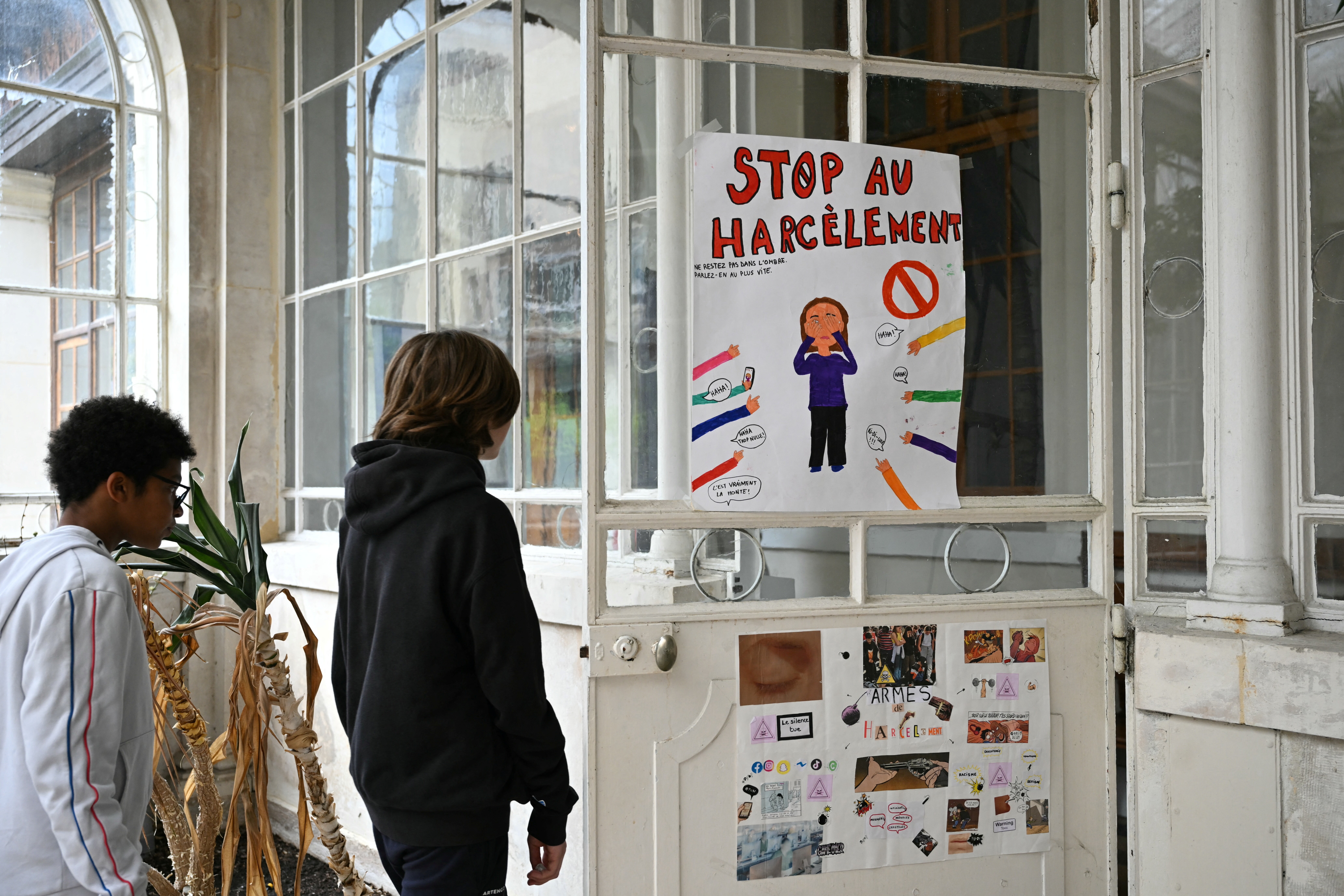 Aluno mata assistente educacional em escola na França