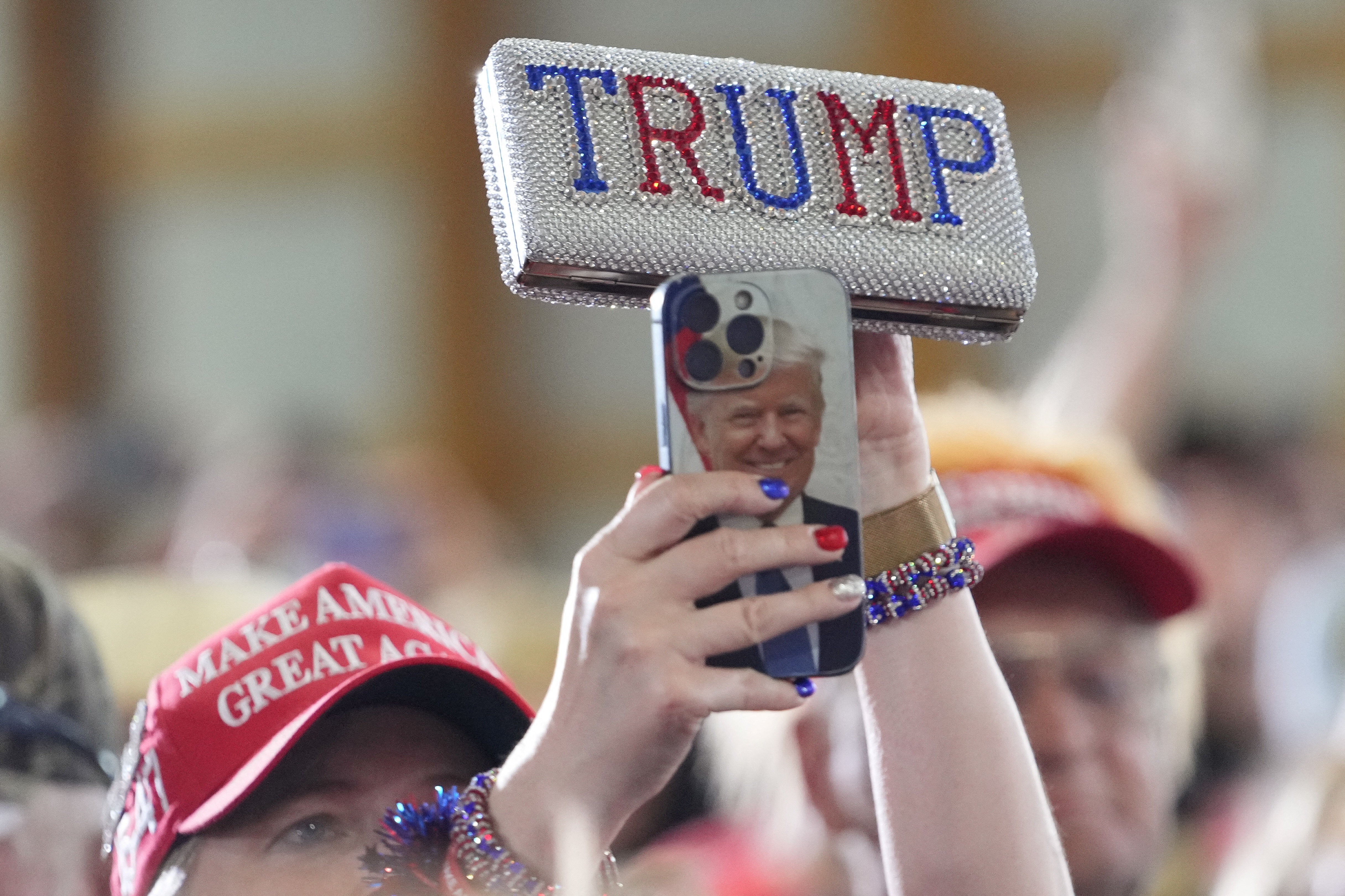 'Trump era minha foto de perfil', 'sinto vergonha e remorso': grupo ajuda ex-trumpistas a deixarem o MAGA