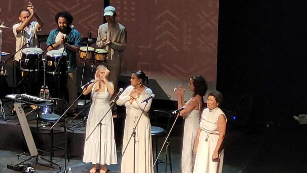 Preta Gil se emociona após ser reverenciada em show de Gilberto Gil em Salvador — Foto: Eric Luís Carvalho / g1 BA