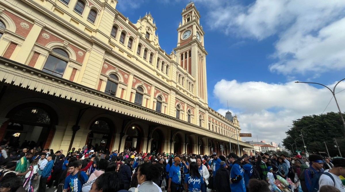Marcha para Jesus reúne milhares de evangélicos nas ruas de SP no feriado de Corpus Christi