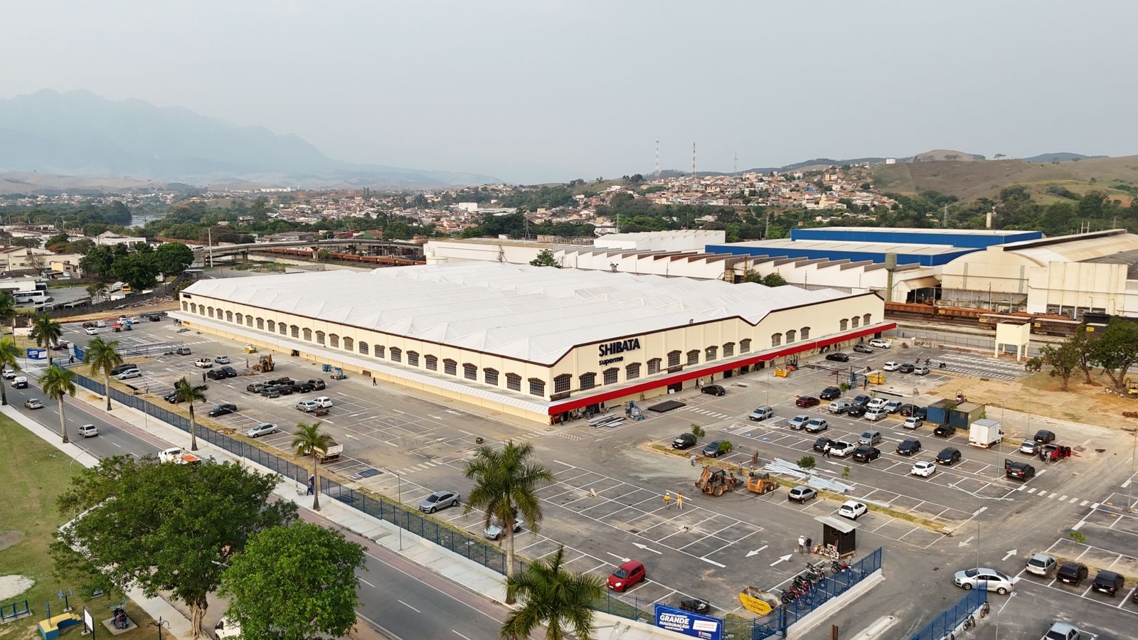 Shibata inaugura hipermercado em Cruzeiro