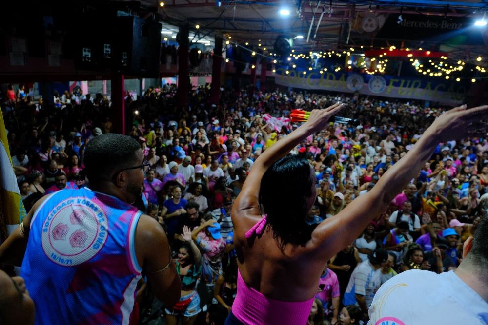 Rosas de Ouro comemora título do Grupo Especial de SP com festa na quadra da escola; FOTOS