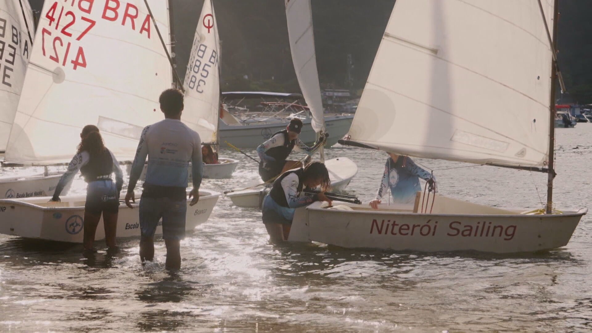 Expedição Rio: escolinha forma velejadores na Ilha Grande e incentiva a cidadania pelo esporte