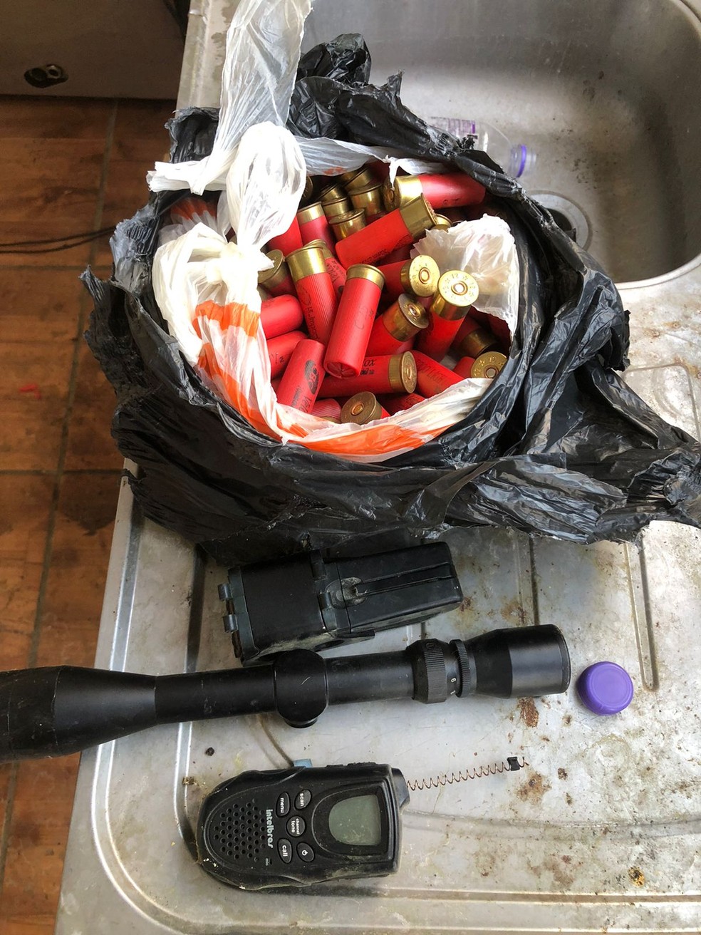 Munições também foram apreendidas pela polícia — Foto: Baep
