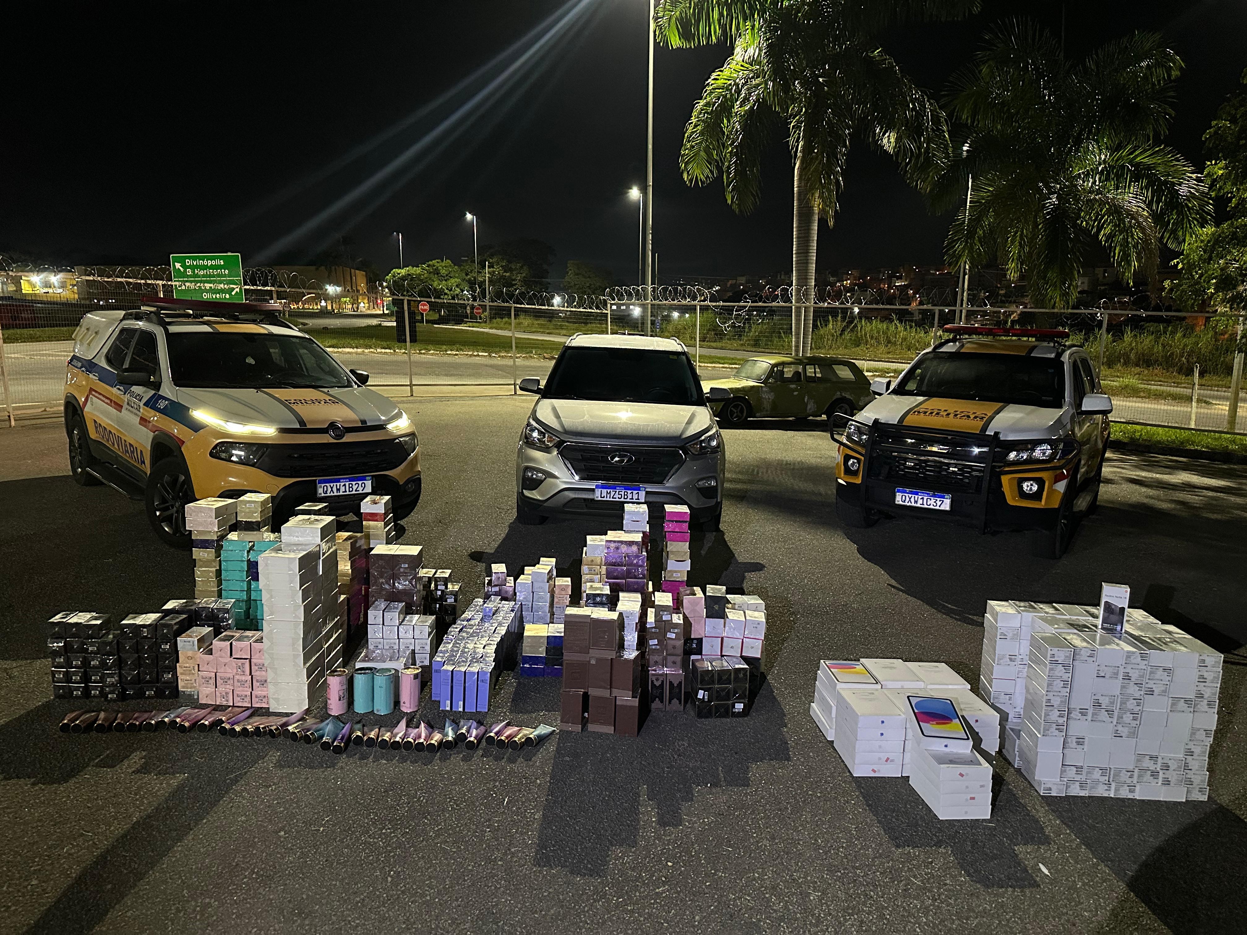 Dois homens são presos com mais de 200 celulares e outros produtos sem nota fiscal na MG-050, em Divinópolis