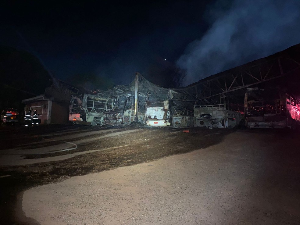 Incêndio destrói frota de ônibus em Andradina (SP) — Foto: Arquivo pessoal