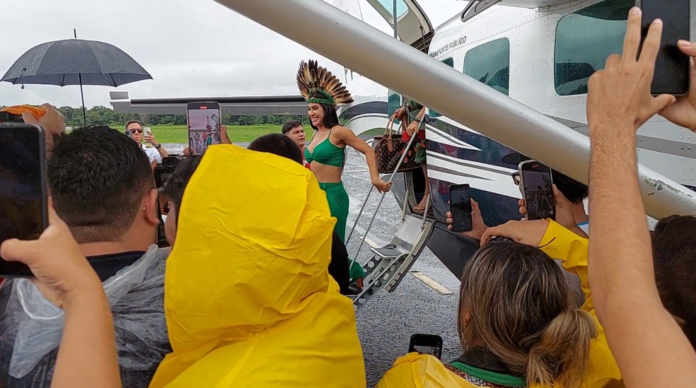 Amazonense chegou ao Aeroporto Júlio Belém por volta das 15h. — Foto: Jean Beltrão/Rede Amazônica