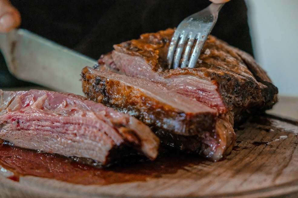Imagem de carne bovina tirada em La Reja, Argentina. — Foto: José Ignacio Pompé/Unplash