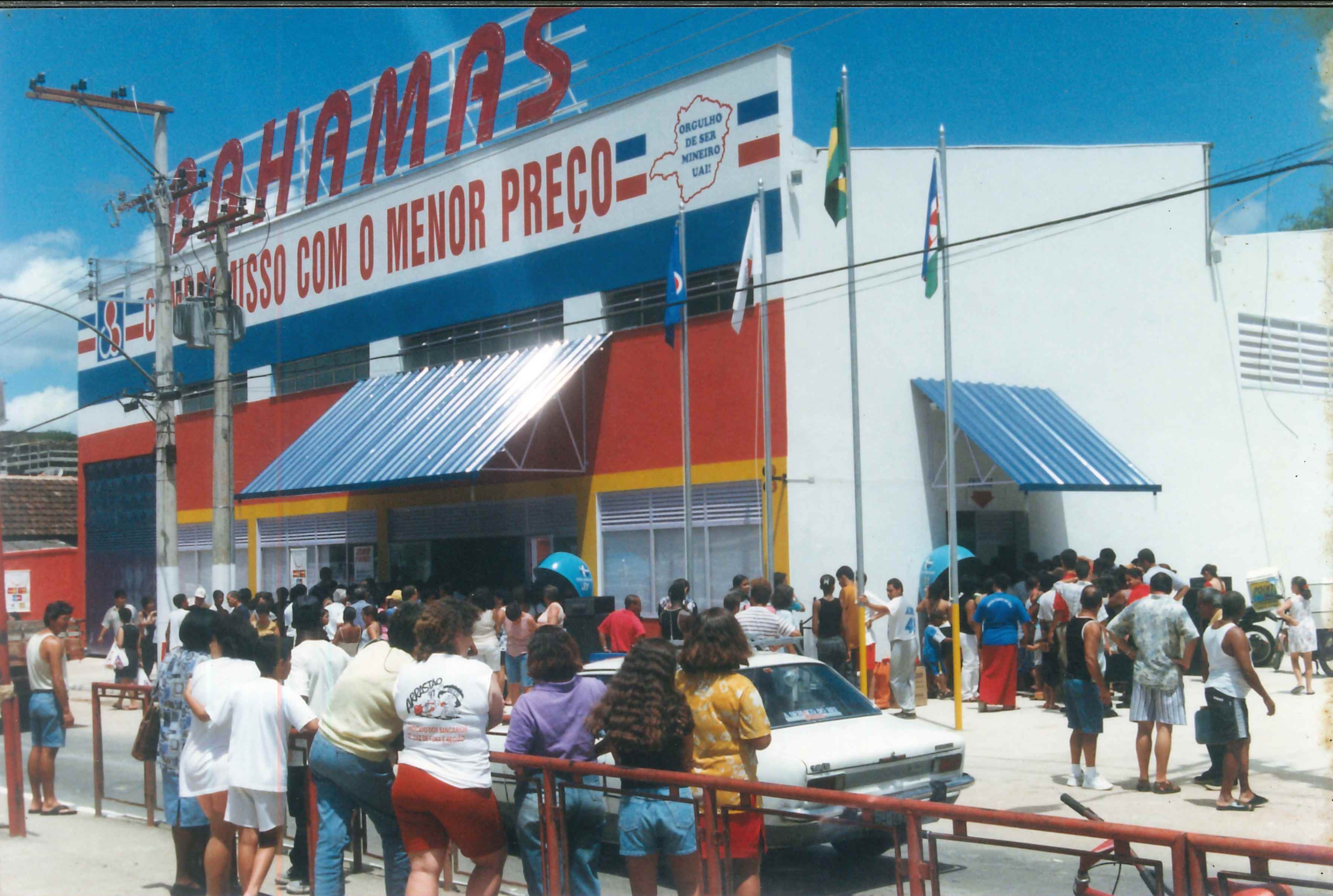 De sebo que resistiu a enchentes à origem do Bahamas: conheça o comércio da Avenida Ibitiguaia, em Juiz de Fora
