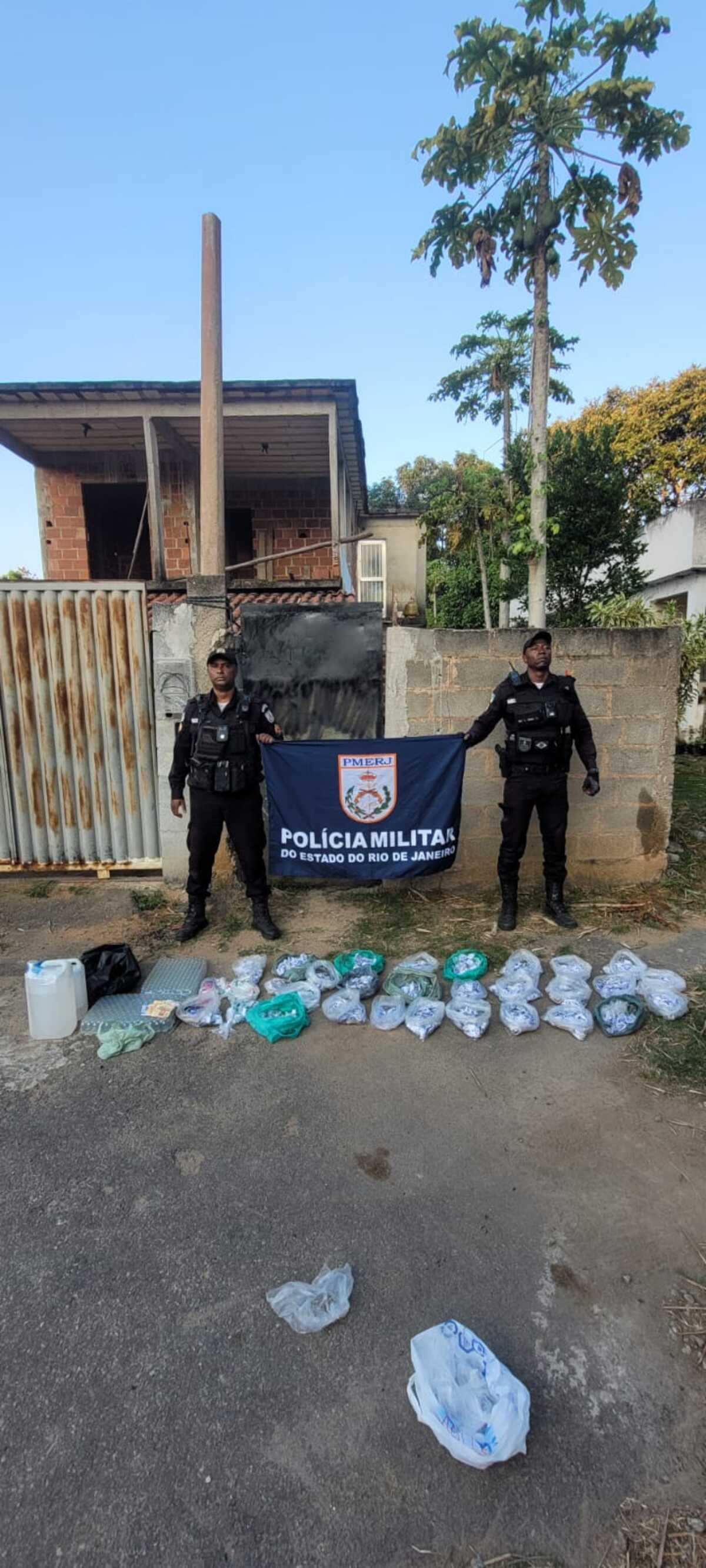 Adolescente é apreendido com mais de 3,4 kg de drogas em Três Rios