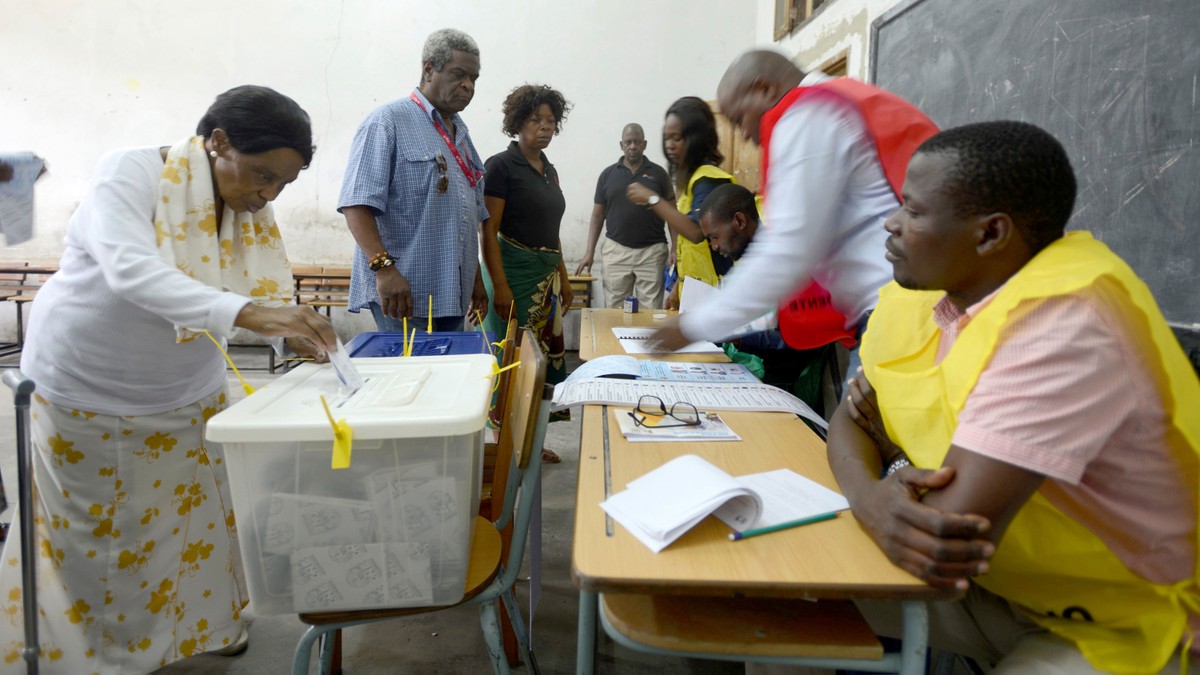 Em Moçambique, termina votação que pode ser um teste para acordo de paz