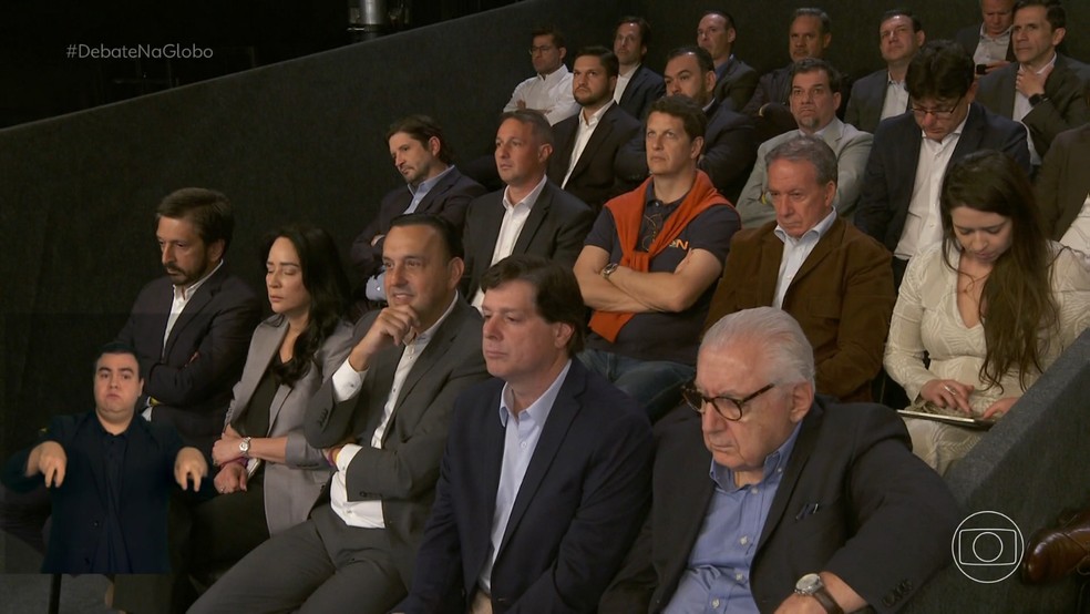 1 de 2
O candidato Derrite entre Andr&eacute; do Prado e Salles, que durante a campanha divergiram e disputaram votos &mdash; Foto: Reprodu&ccedil;&atilde;o/TV Globo