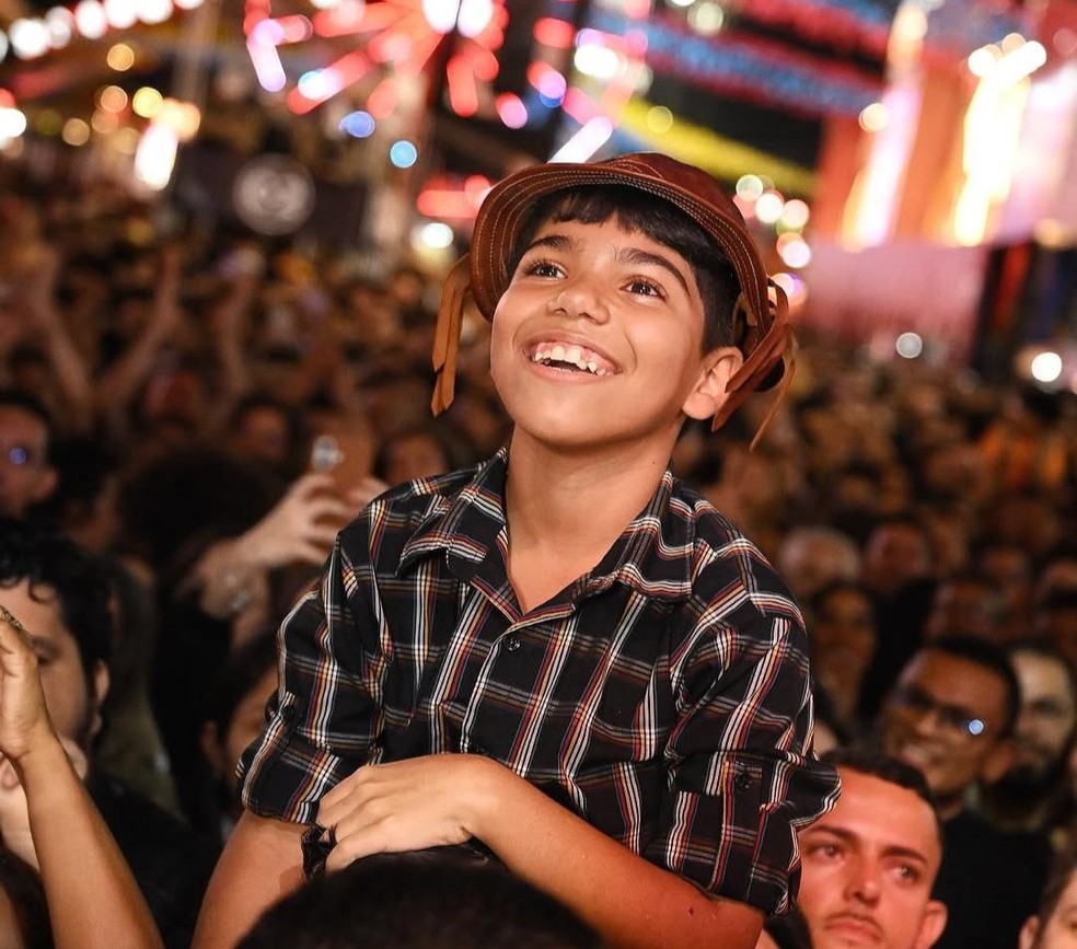 Menino que participou de show do grupo Dominguinho, em Campina Grande — Foto: Foto: Arquivo pessoal.
