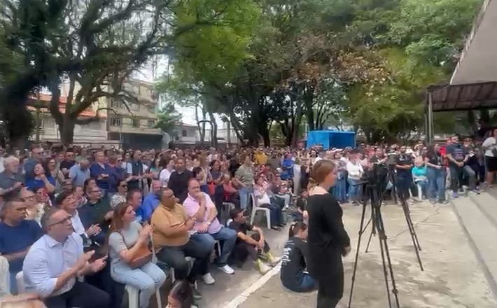 Prefeito de São Bernardo investigado pela PF ouve bispo criticar corrupção em missa: 'Dragão que devora'; VÍDEO