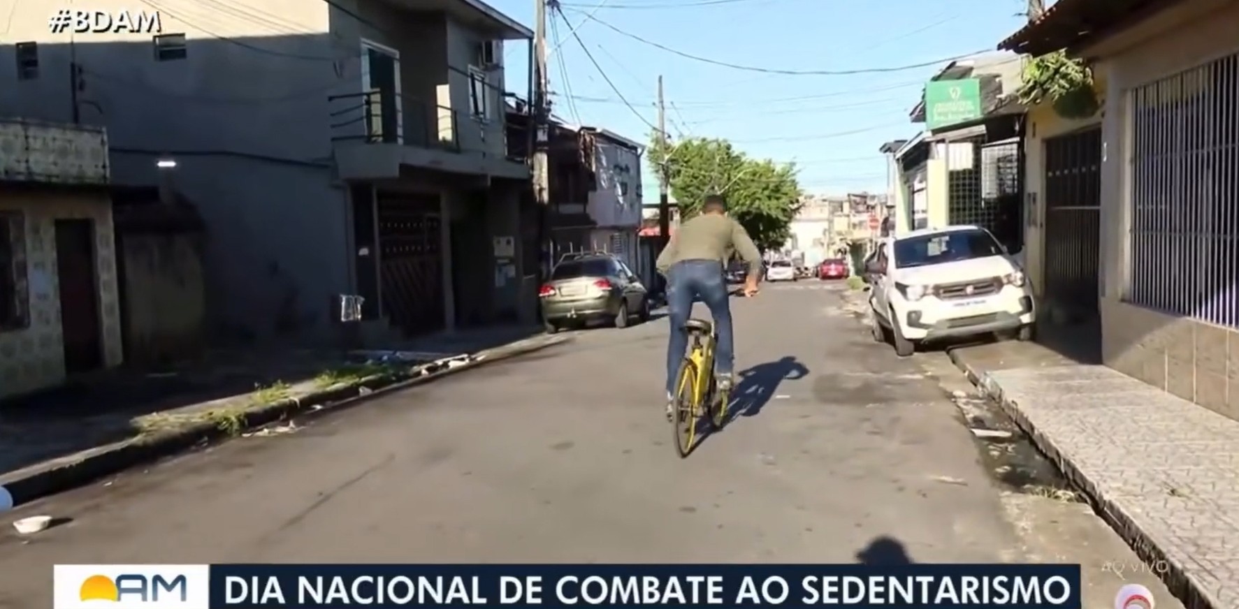 'Eita como empina': Repórter tenta empinar bicicleta de maneira inusitada e âncora gargalha no AM
