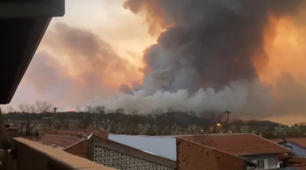 Incêndio volta na maior reserva de cerrado de SP e chega à base da equipe de combate