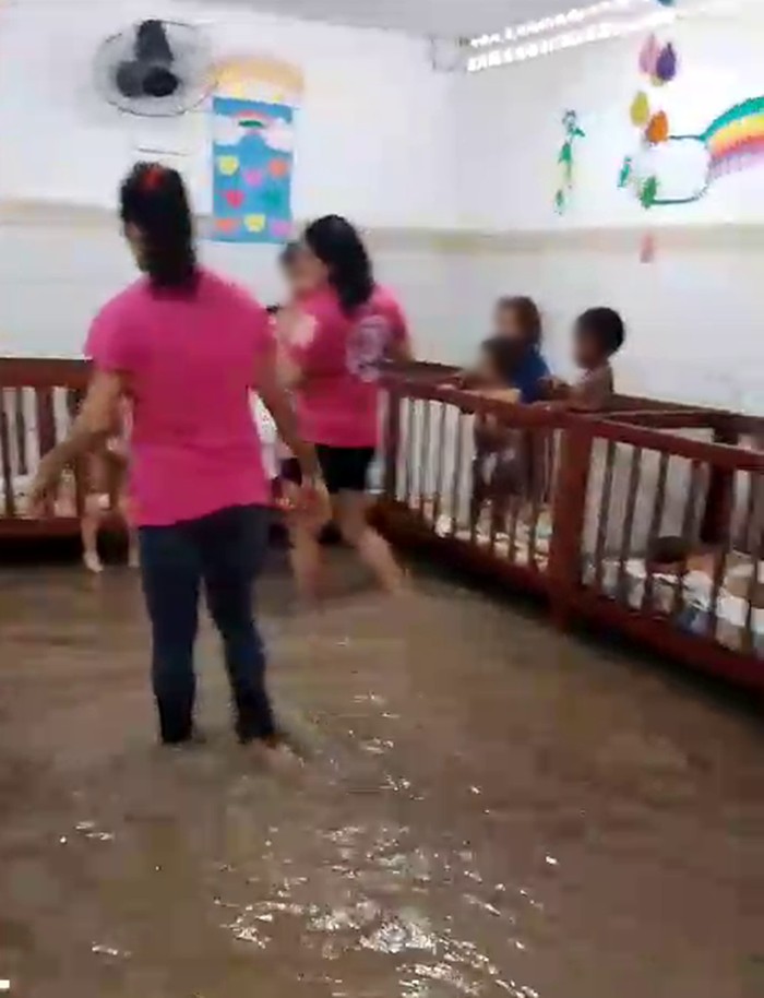 Após forte chuva, creche em Santa Rita, na PB, é alagada e crianças ficam ‘ilhadas’