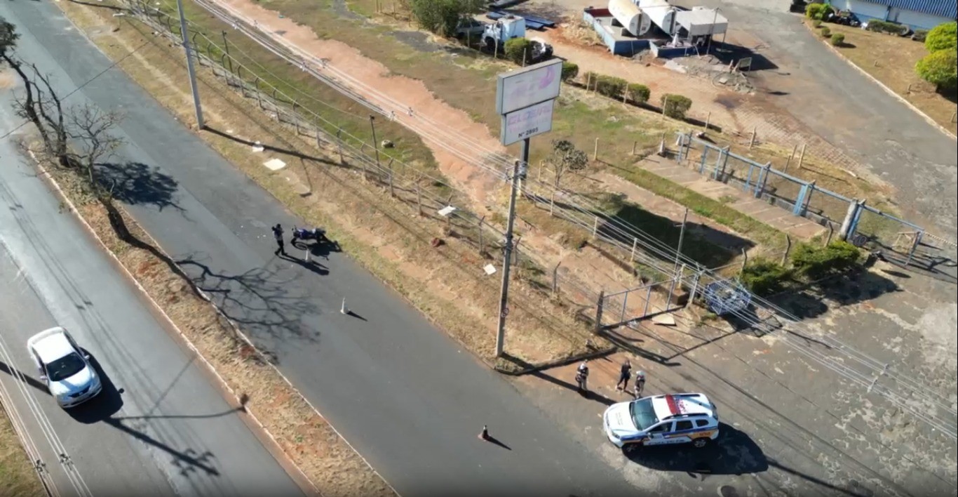 Motociclista morre em acidente com caminhão no Distrito Industrial, em Uberlândia